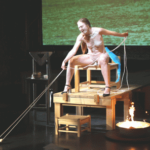 Médée-Matériau de Heiner Müller, mise en scène de Anatoli Vassiliev, au Théâtre des Bouffes du Nord