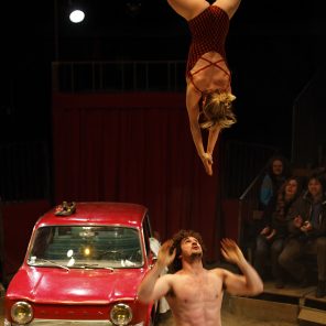 Pour le meilleur et pour le pire, Cirque Aïtal, de et avec Kati Pikkarainen et Victor Cathala, Le Monfort