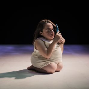 Seeking Unicorns, performance de Chiara Bersani, La dynamo de Banlieue Bleue, Rencontres chorégraphiques internationales de Seine-Saint-Denis