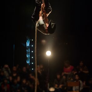 L’Âne et la Carotte, de Galapiat Cirque, par Lucho Smit, au Cabaret Sauvage – Parc de la Villette