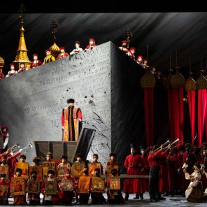 La Khovantchina, de Modeste Moussorgski, mis en scène par Andrei Serban, Opéra Bastille