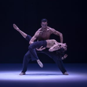 ab [intra], Sydney Dance Company, chorégraphie de Rafael Bonachela, au Théâtre National de la Danse -Chaillot 