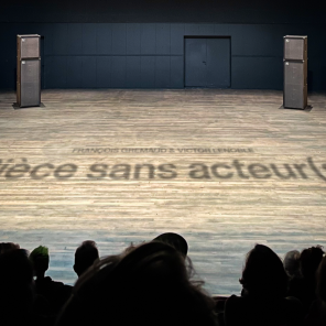 Pièce sans acteur(s), création collective de François Gremaud et Victor Lenoble, Le Monfort théâtre, Festival d’Automne à Paris
