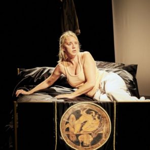 Le consentement, de Vanessa Springora, mise en scène de Sébastien Davis, avec Ludivine Sagnier, Théâtre de la Ville-Les Abbesses