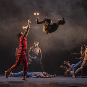 Yé ! (L’eau), par Circus Baobab, mis en cirque par Yann Ecauvre, à la Scala Paris