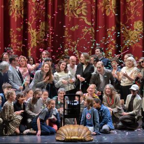 Carmen, opéra-comique de Georges Bizet, direction musicale de Louis Langrée, mise en scène de Andreas Homoki, à l’Opéra-Comique
