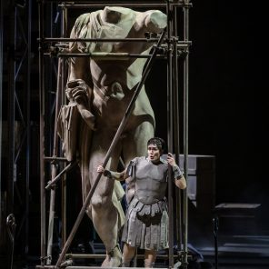 Giulio Cesare, opera de Georg Friedrich Haendel, livret de Nicola Francesco Haym, mise en scène de Laurent Pelly, à l’Opéra Garnier