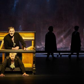 Le jeu des ombres, de Valère Novarina, mise en scène de Jean Bellorini, au Théâtre des Bouffes du Nord