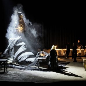 Hécube, pas Hécube de Tiago Rodriguez, d’après Euripide mise en scène de Tiago Rodriguez, à la Carrière Boulbon, festival d’Avignon IN