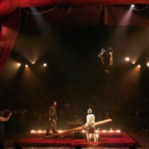 Hourvari, par la Compagnie Rasposo, au Village de Cirque, 2r2c, à la Pelouse de Reuilly