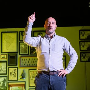 La disparition de Josef Mengele, d'après l'ouvrage d'Olivier Guez, adaptation et jeu Mikaël Chirinian, La Pépinière Théâtre, Paris