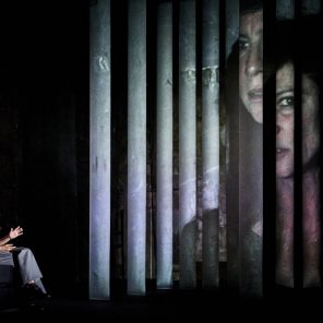La chair est triste hélas, texte et mise en scène Ovidie, avec Anna Mouglalis, au Théâtre de l’Atelier