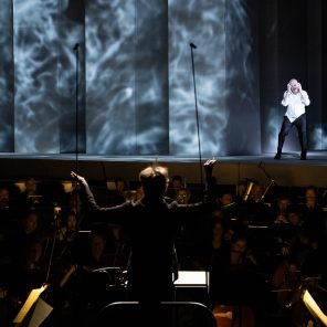 Antigone, d’après Sophocle, de Pascal Dusapin, direction musicale de Klaus Mäkelä, mise en scène de Netia Jones, Philharmonie de Paris