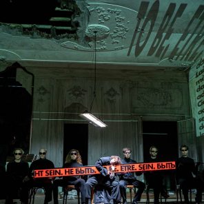 Hamlet/Fantômes, d’après Shakespeare, texte et mise en scène de Kirill Serebrennikov, musique de Blaise Ubaldini, au Théâtre du Châtelet