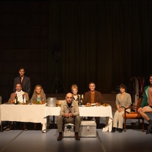 Nous, les héros, (version avec le père), de Jean-Luc Lagarce, mise en scène de Clément Hervieu-Léger, au Théâtre des Bouffes du Nord