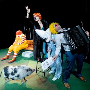 Ronald Subliminal, de Catherine Lefeuvre, mise en scène de Gaël Lefeuvre et Jean Lambert-wild au Théâtre de l’Épée de Bois, à la Cartoucherie, Paris