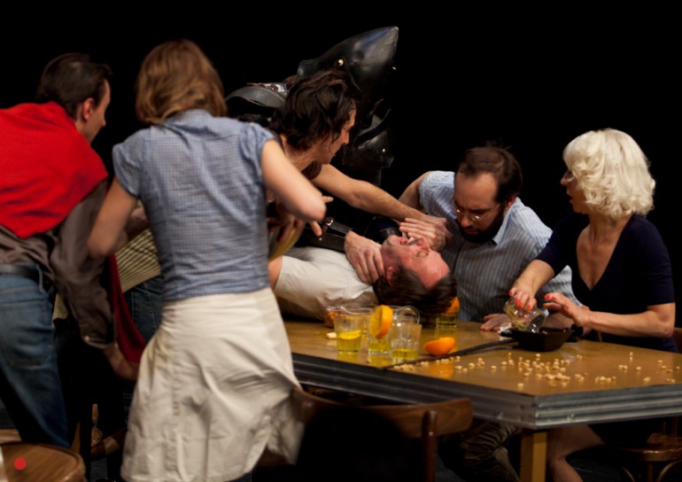 « Chiens de Navarre : Une Raclette » aux Bouffes du Nord