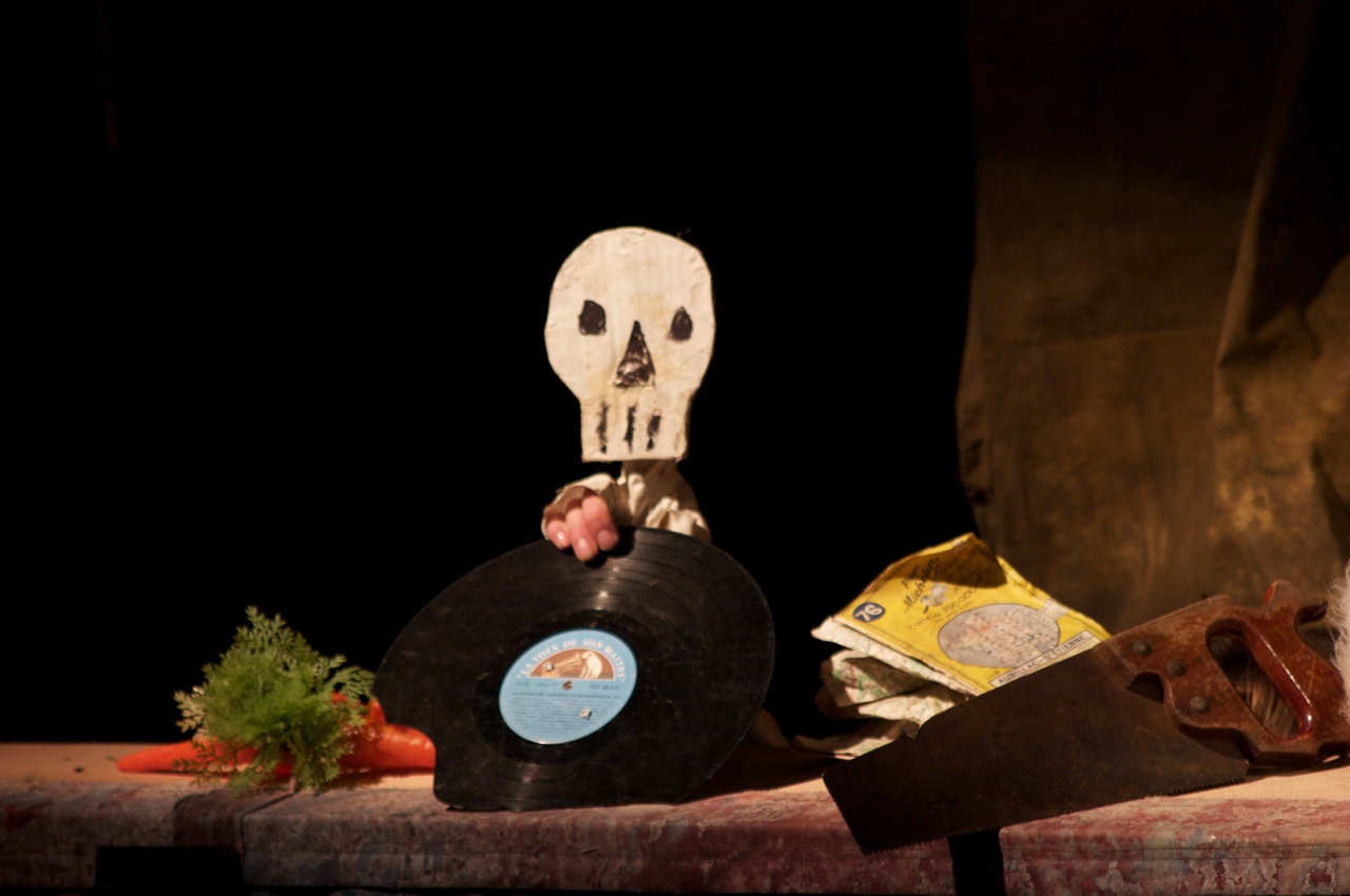 Critique • « Tête de mort » au Théâtre de la Bastille. Jean-Pierre Larroche et Frédéric Révérend