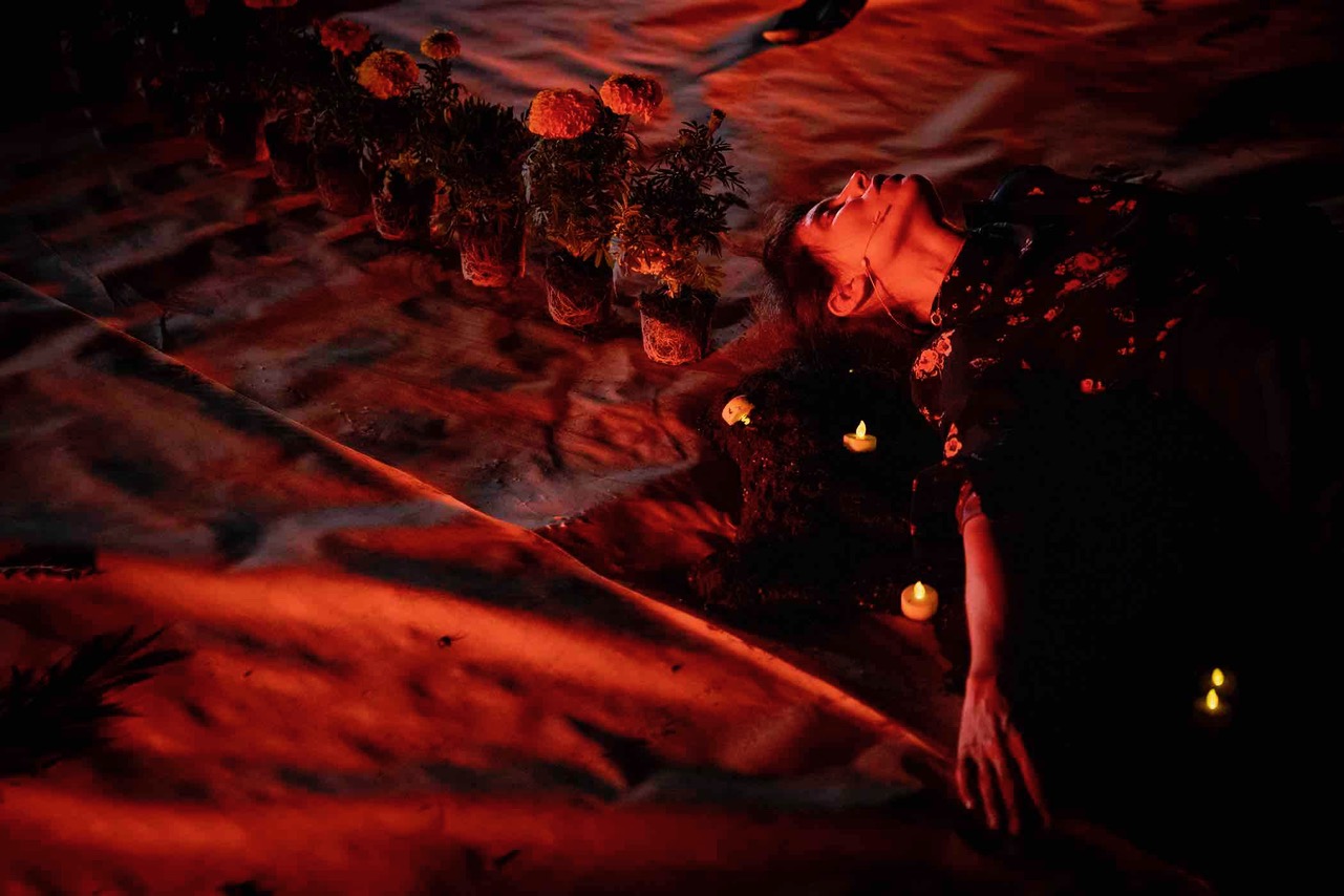 Intimidades com a terra, de Joana Craveiro, au Théâtre de la Ville, Paris