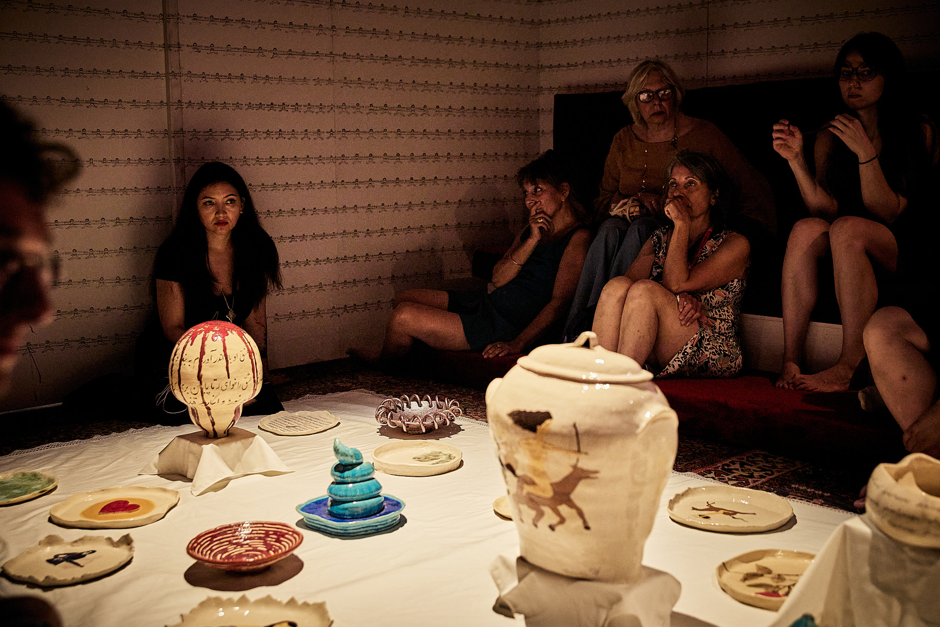 One’s own room Inside Kabul, mis en scène par Caroline Gillet et Kubra Khademi, Cloître Saint-Louis – Salle des colloques, Festival d’Avignon (In)