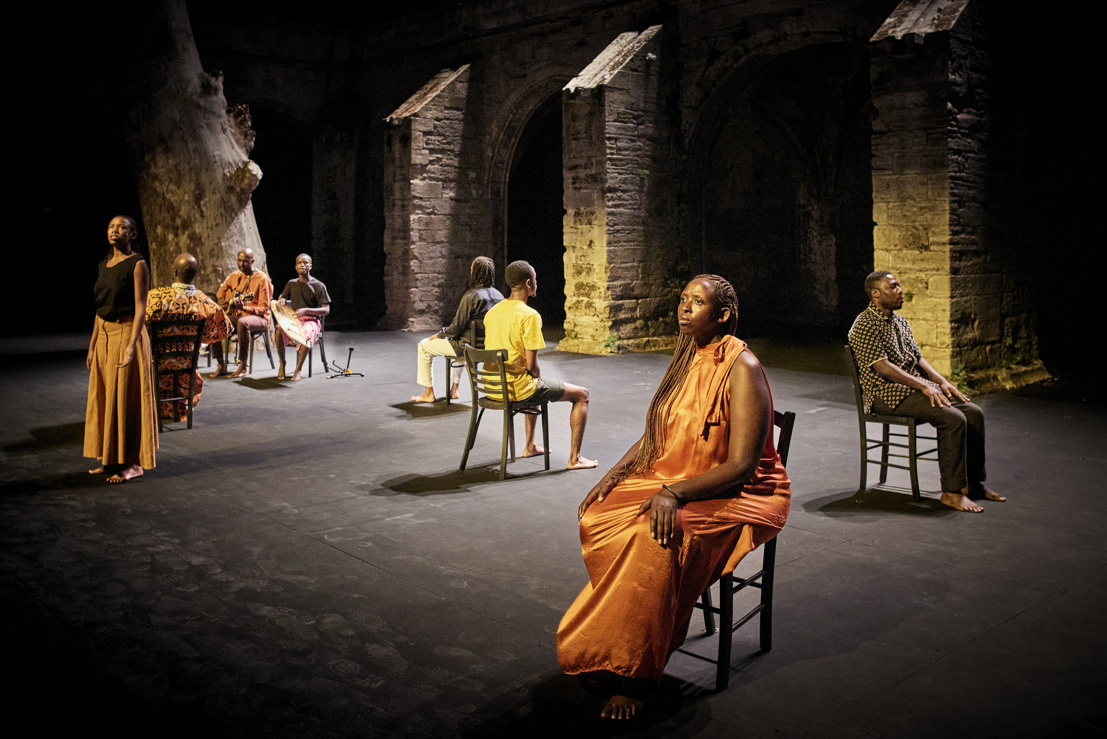Gahugu Gato (Petit Pays), Gaël Faye (adaptation), mis en scène par Frédéric Fisbach et Dida Nibagwire, Cloître des Célestins, Festival d’Avignon In