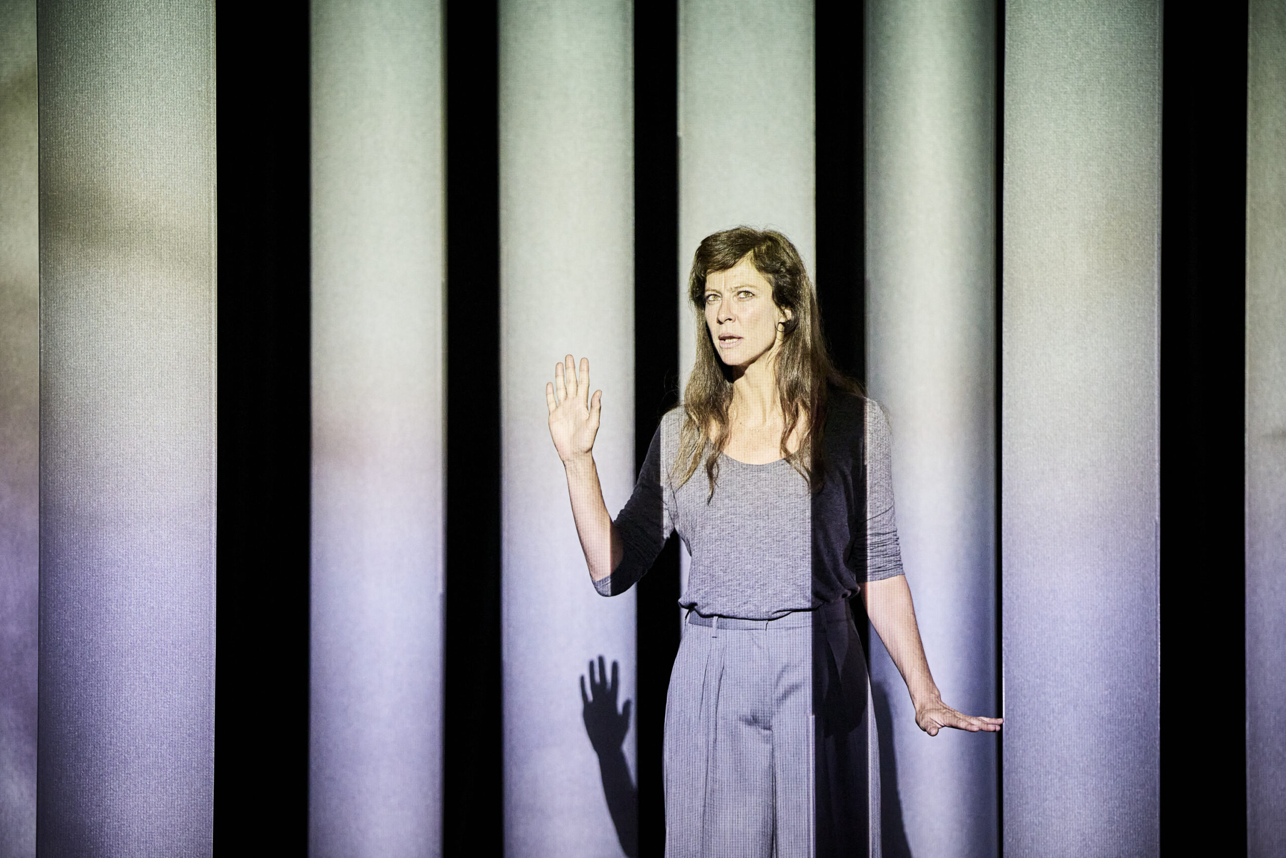 La chair est triste hélas, texte et mise en scène Ovidie, avec Anna Mouglalis, au Théâtre de l’Atelier