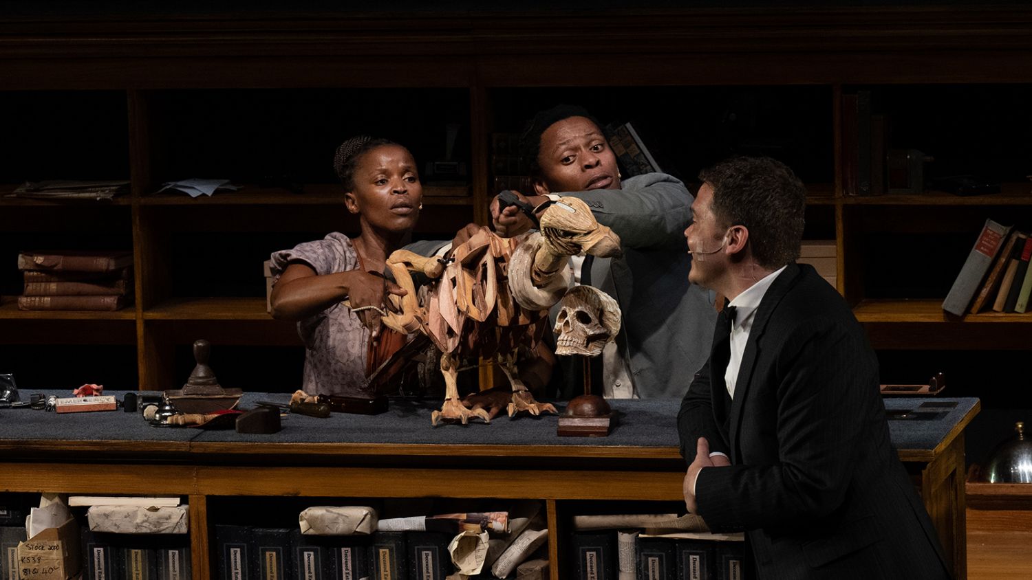 Faustus in Africa, mise en scène de William Kentridge, dans le cadre du Festival d’Automne 2025, au Théâtre de la Ville – Sarah Bernhardt, à Paris