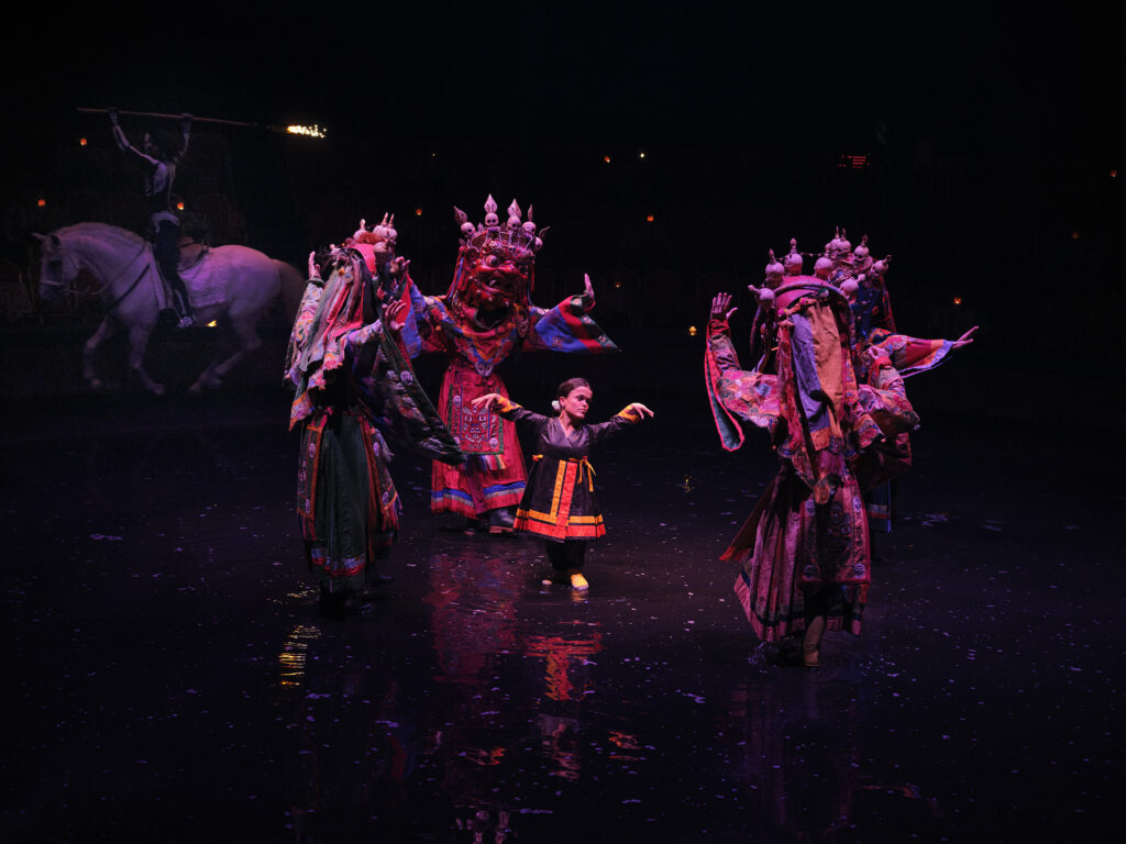 Les cantiques du corbeaux, scénographie, conception et mise en scène de Bartabas, Théâtre équestre Zingaro, Fort d’Aubervilliers