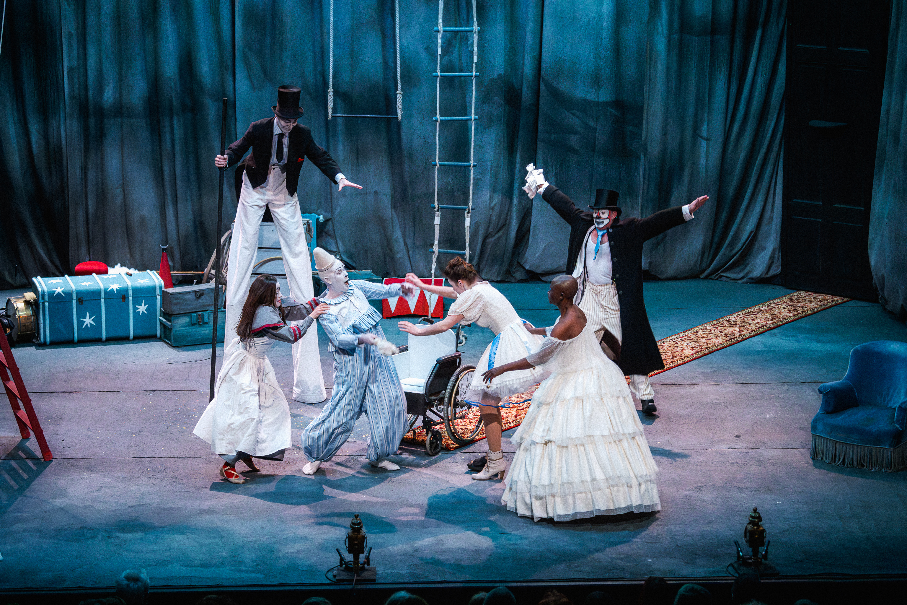 Le roi se meurt, d’Eugène Ionesco, mise en scène de Jean Lambert-wild, collaboration artistique de Catherine Lefeuvre, au Théâtre de l’Epée de bois, Cartoucherie de Vincennes