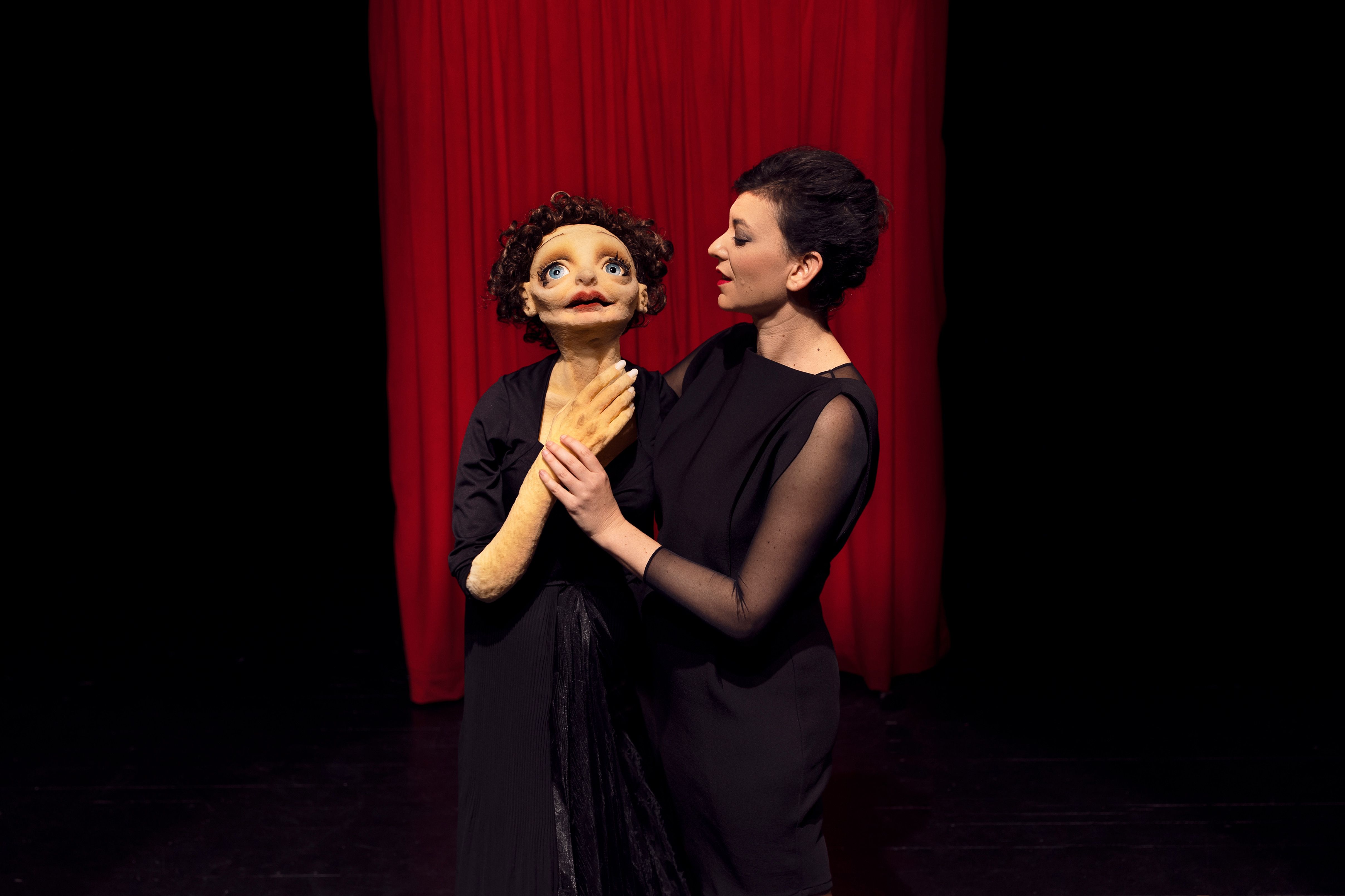 Édith et moi, création et interprétation de Yael Rasooly à la 23e édition du Festival Mondial des Théâtres de Marionnettes de Charleville-Mézières