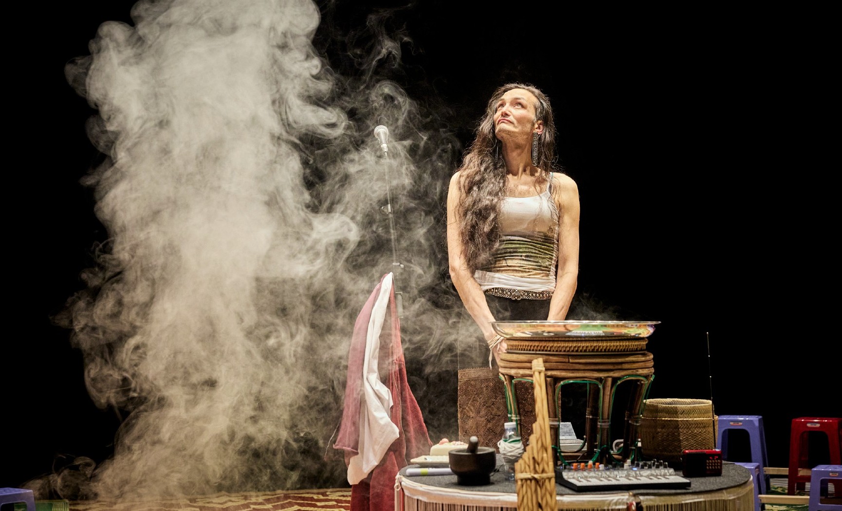 ສຽງຂອງຍ່າ (La voix de ma grand-mère), de Vanasay Khamphommala, à la Maison des Métallos, Paris