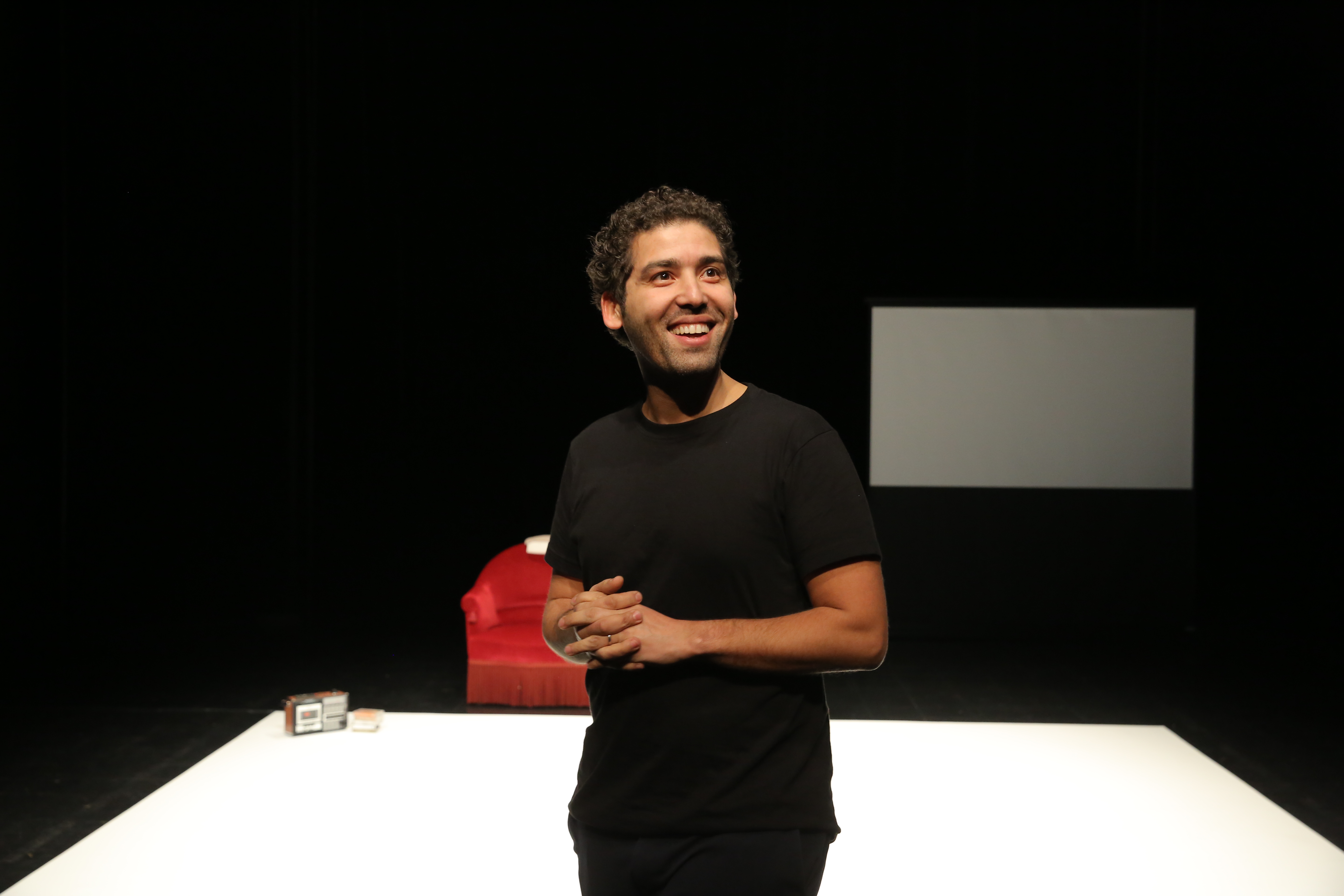 Ma république et moi, texte, mise en scène et jeu d’Issam Rachyq-Ahrad, Théâtre du Rond-Point, Paris