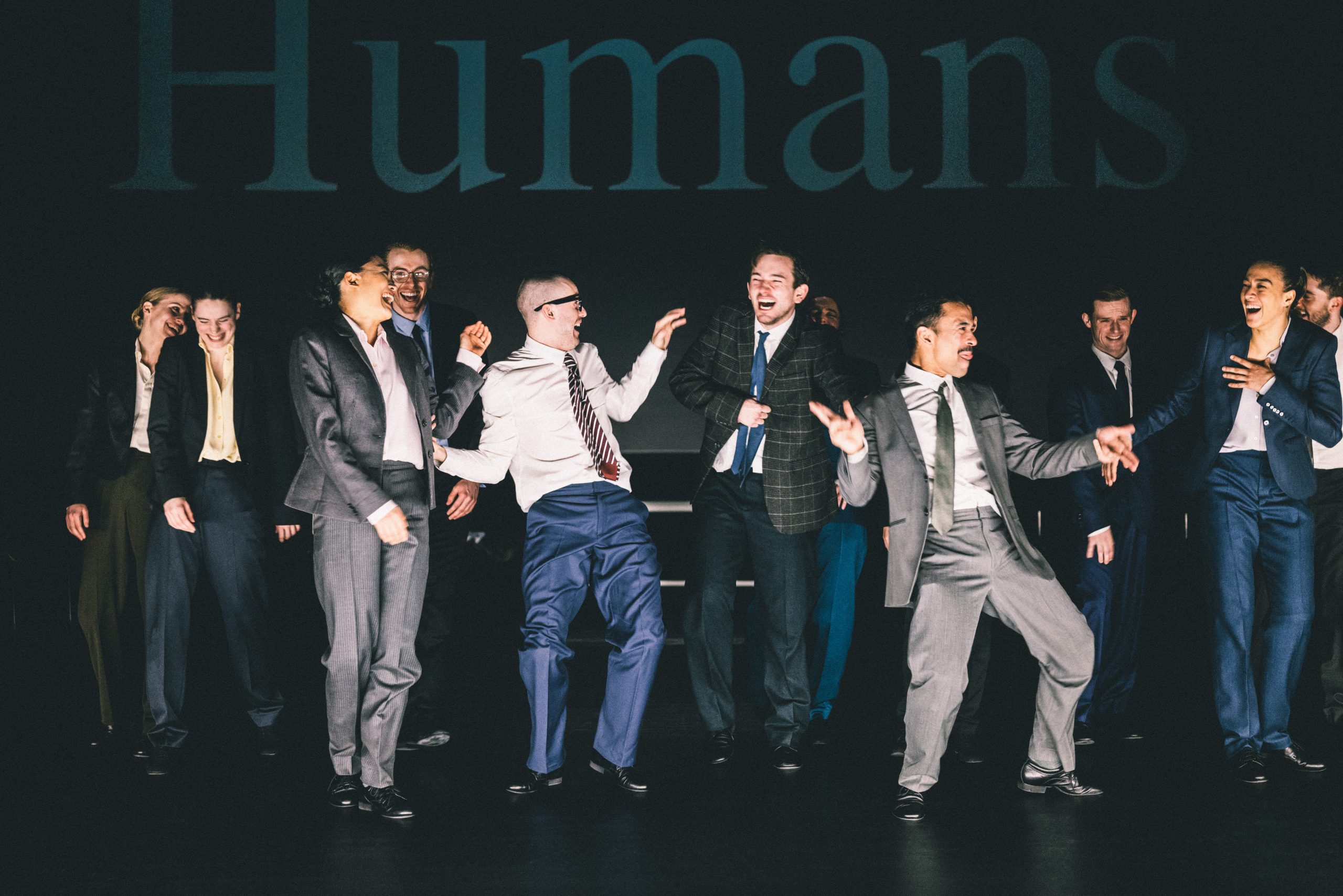 Figures un extinction, création de Crystal Pite avec Simon Mcburney, Nederlands dans Theater (NDT1) & Théâtre de complicité, Théâtre de la Ville