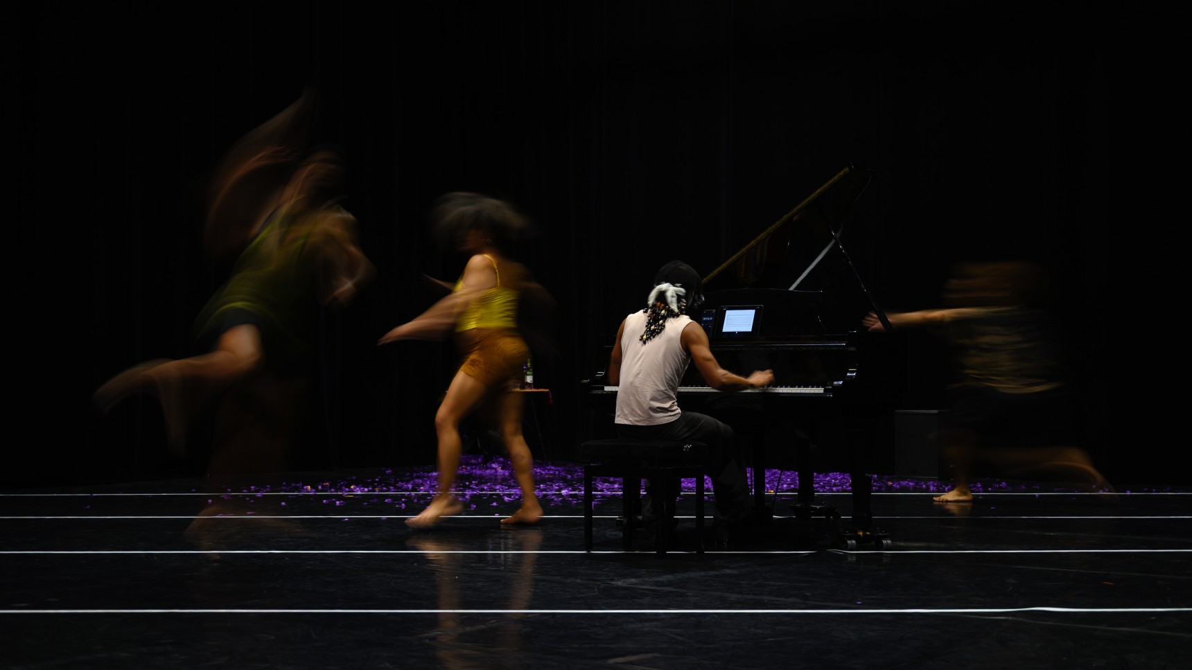 Bruits Marrons, chorégraphie de Calixto Neto, à la MC93, Bobigny, dans le cadre de la programmation du CN D hors les murs et du Festival d’Automne