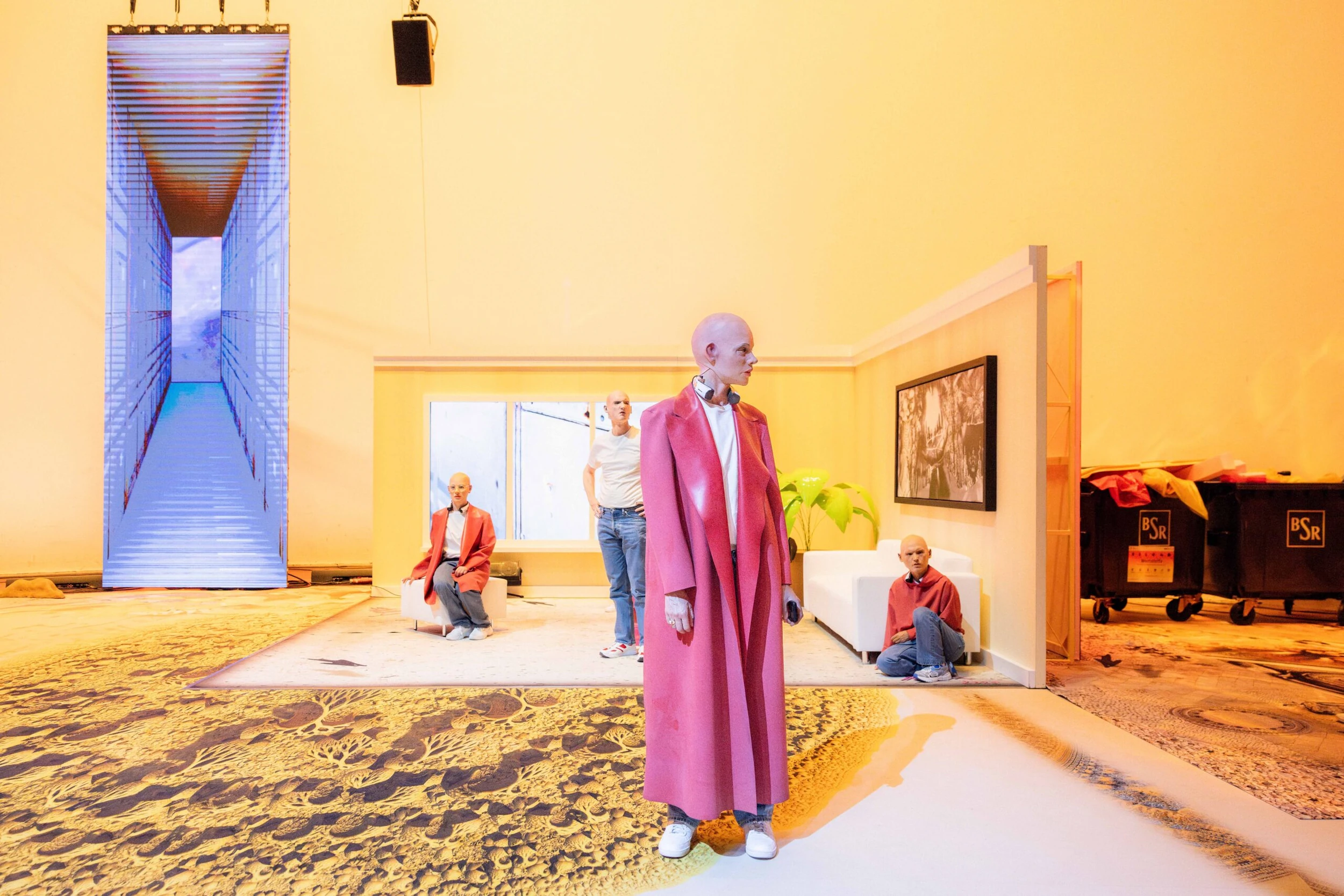 The Work, conception de Suzanne Kennedy et Markus Selg, à l’Odéon, Ateliers Berthier, Paris