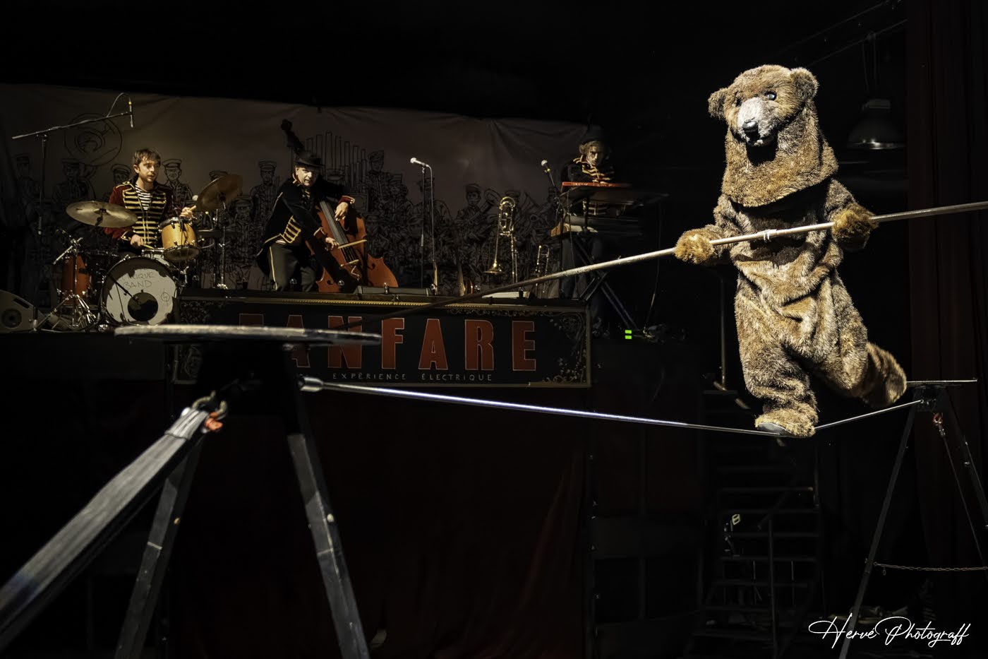 Fanfare [expérience] électrique, mise en scène de Hervé Vallée, au Cirque Electrique