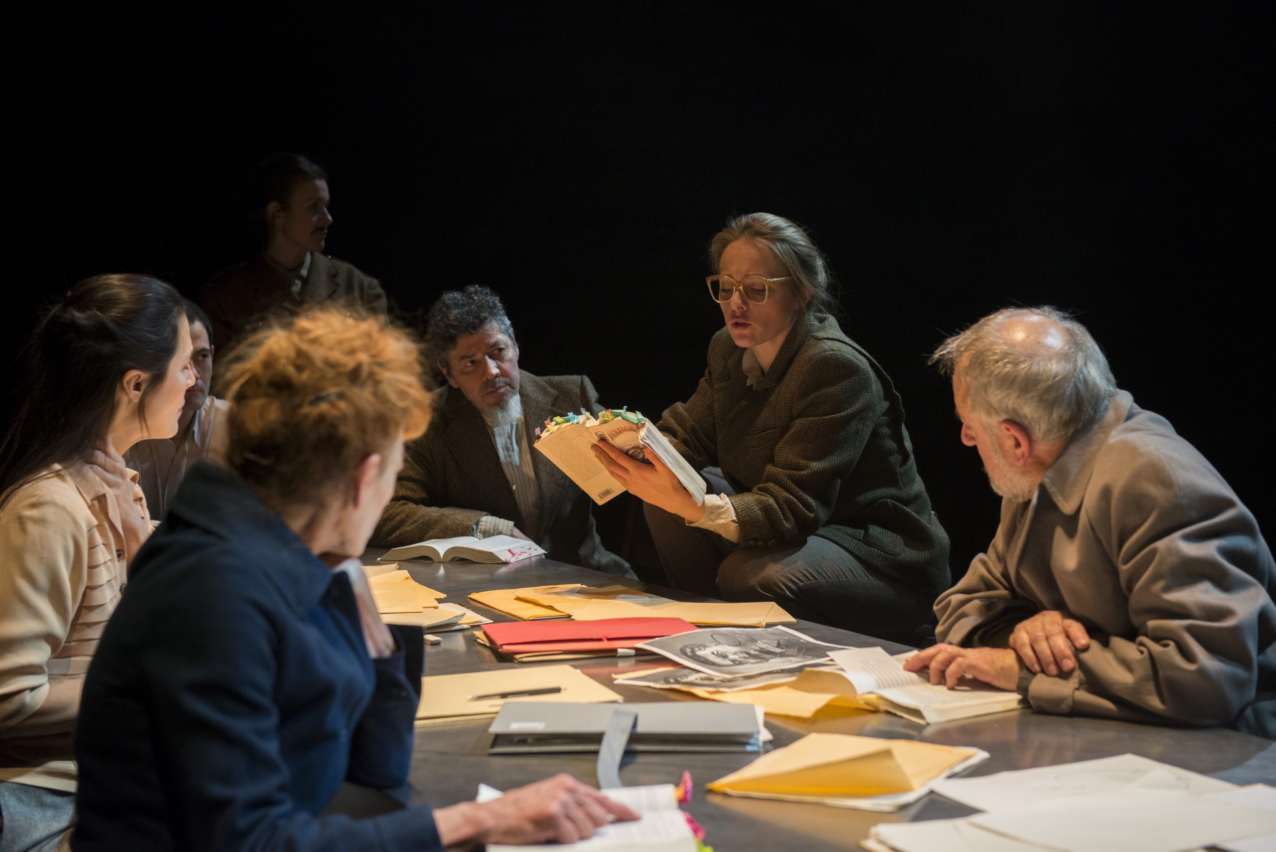 Vie et destin, liberté et soumission, d’après Vassili Grossman, mise en scène de Brigitte Jacques-Wajeman, au Théâtre des Abbesses / Théâtre de la Ville