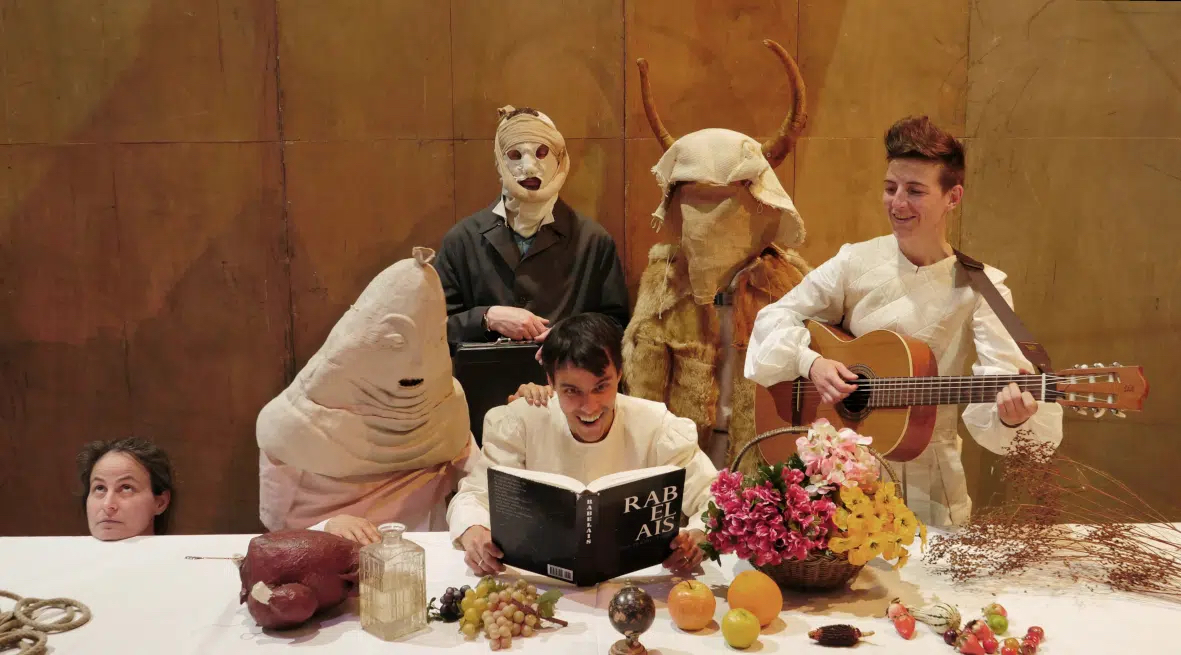 Rien plus qu’un peu de moelle, d’après l’œuvre de Rabelais, mise en scène de Malte Schwind à L’Échangeur, Bagnolet