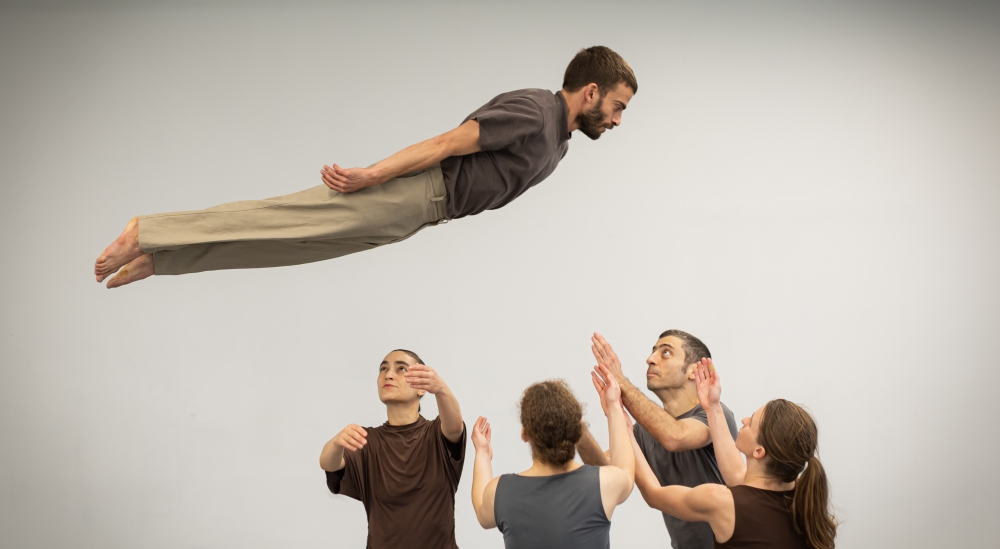 Nature of a Fall, chorégraphie Adi Boutrous, au Théâtre des Abbesses, Paris