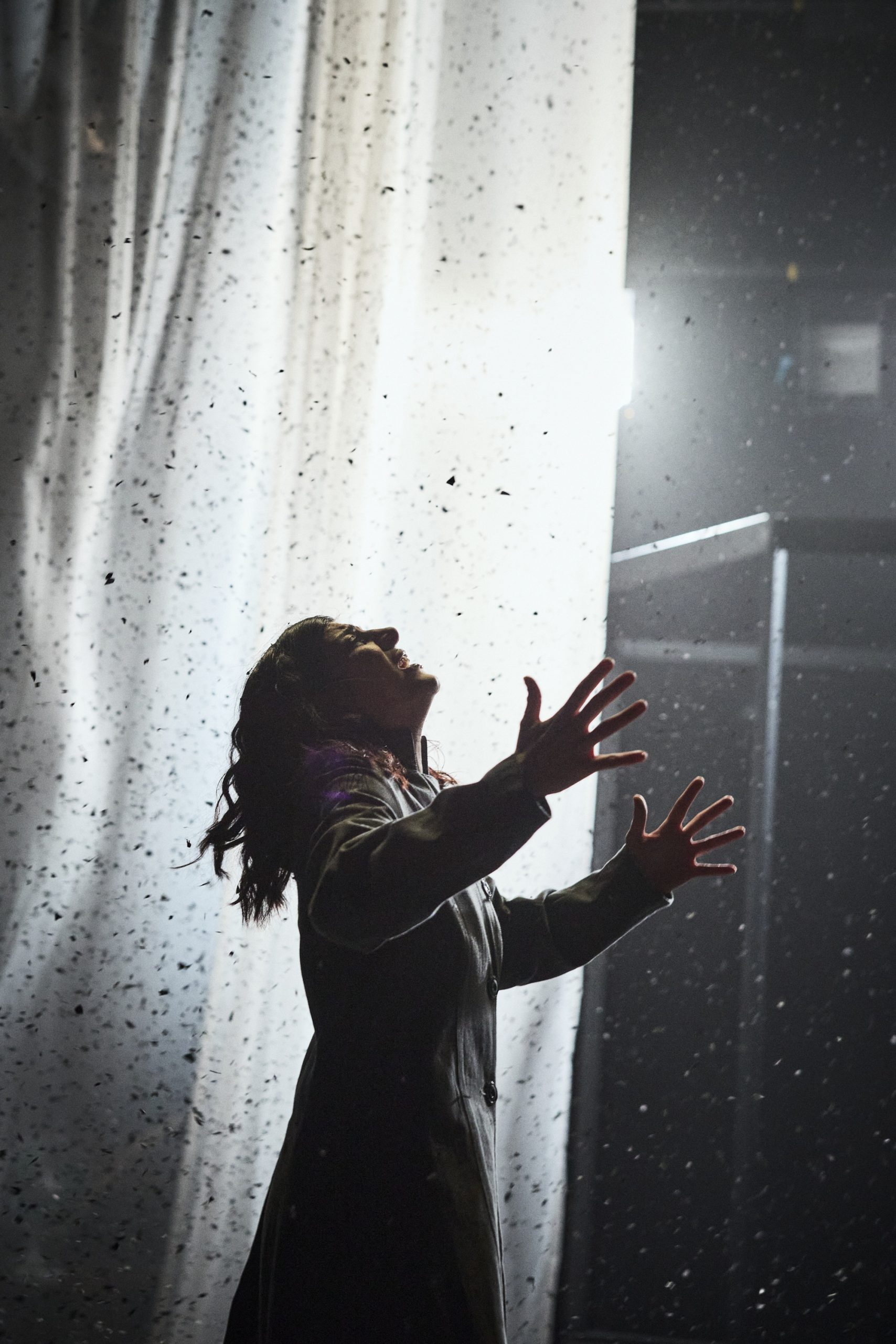 Ma maison est noire, d&rsquo;après Forough Farrokhzad, adaptation, mise en scène et jeu de Mina Kavani, Théâtre des Bouffes du Nord, Paris