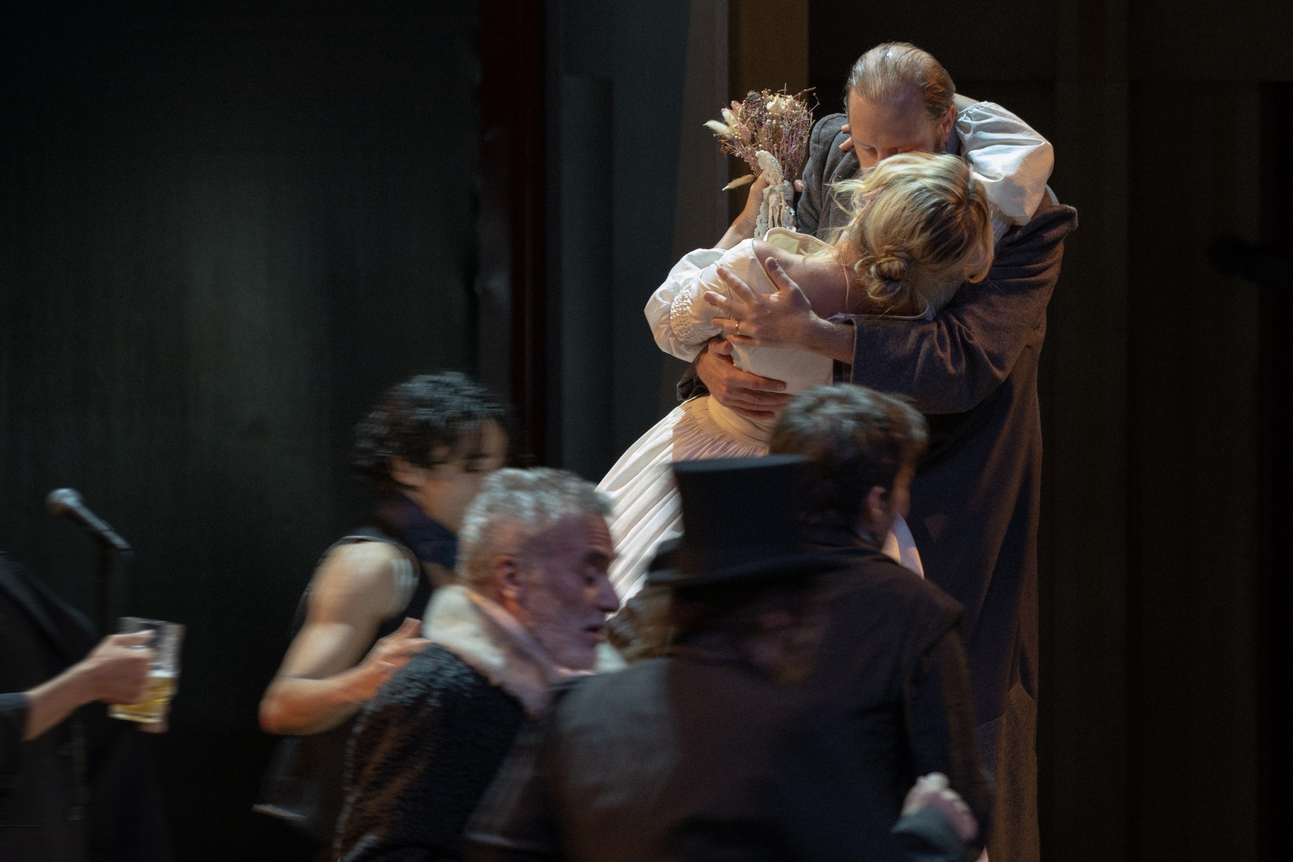 Bovary Madame, d’après Gustave Flaubert, texte et mise en scène de Christophe Honoré, au Théâtre de la Ville