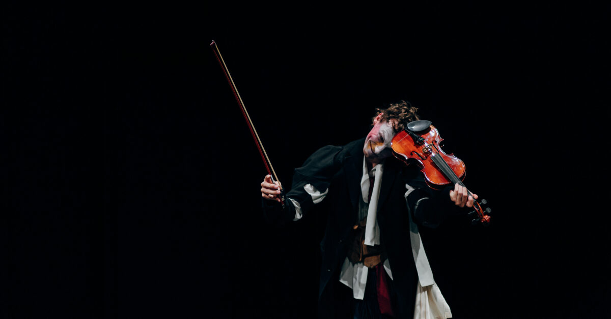 Cat-Gut Jim, chorégraphie et interprétation de Connor Scott au Théâtre de Vanves dans le cadre du Festival artdanthé