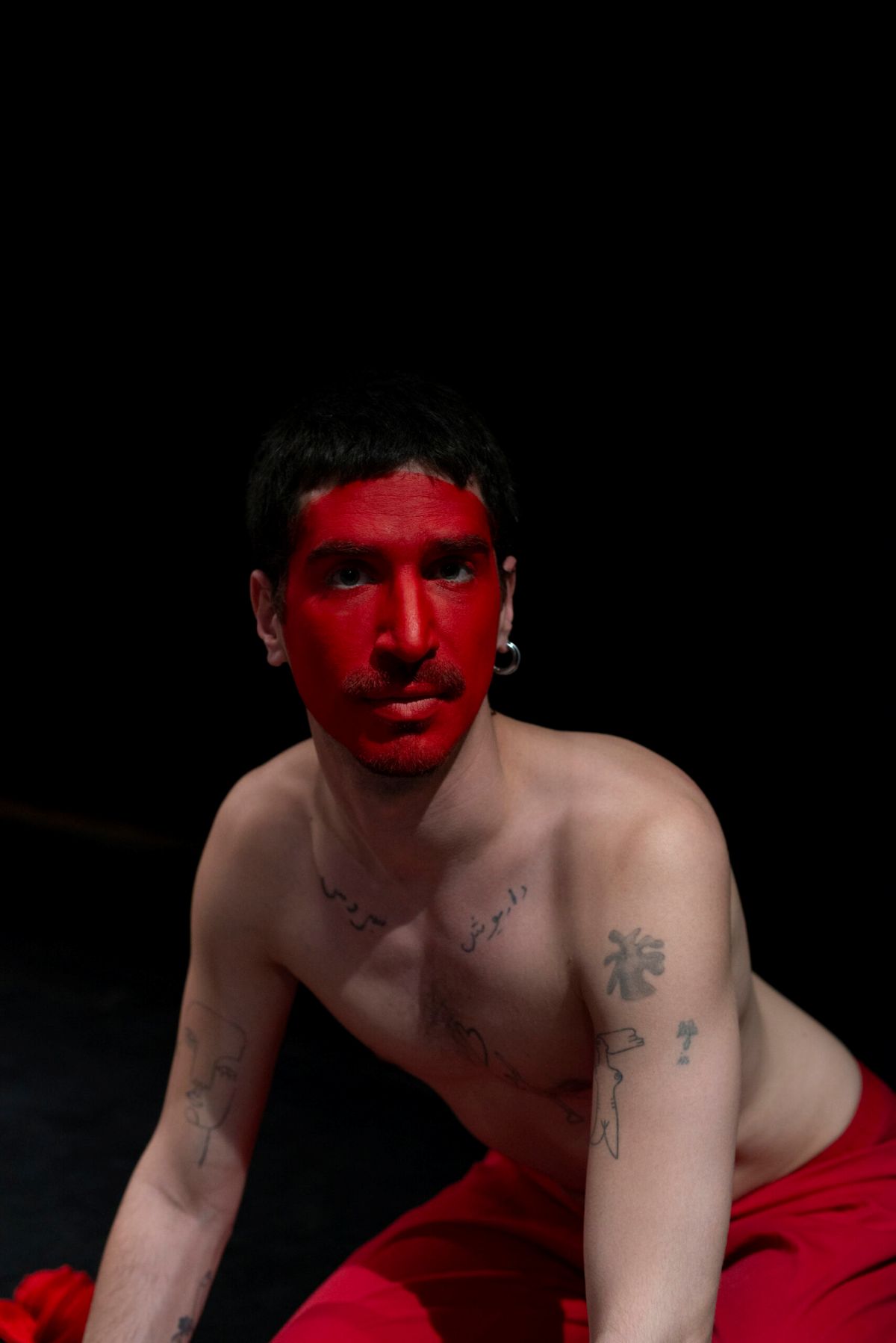 Dressing, conception de Darius Dolatyari-Dolatdoust, au Centre Wallonie-Bruxelles à Paris, Festival artdanthé