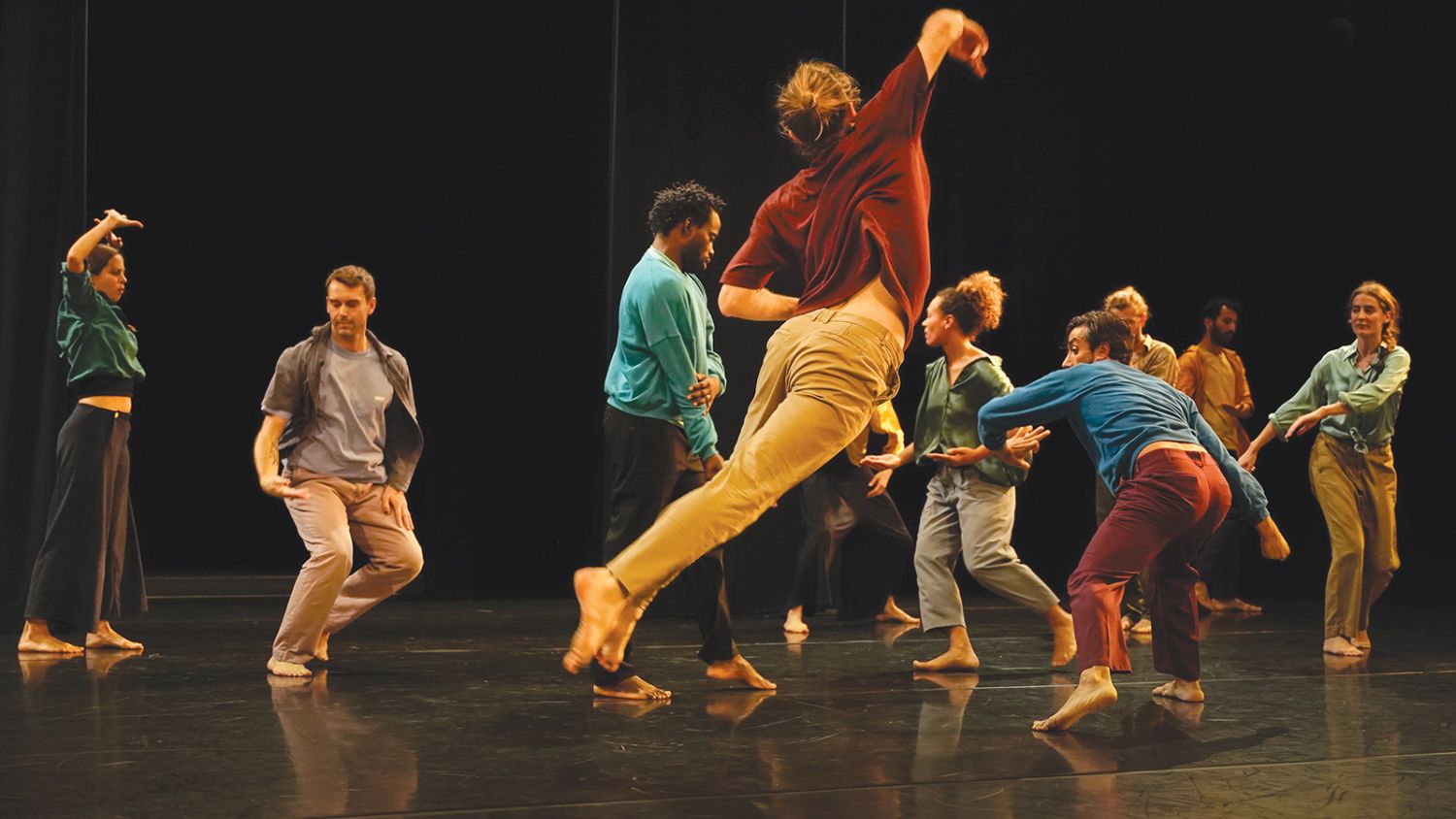 In Comune, chorégraphie d’ Ambra Senatore, au Théâtre de la Ville – Sarah Bernhardt