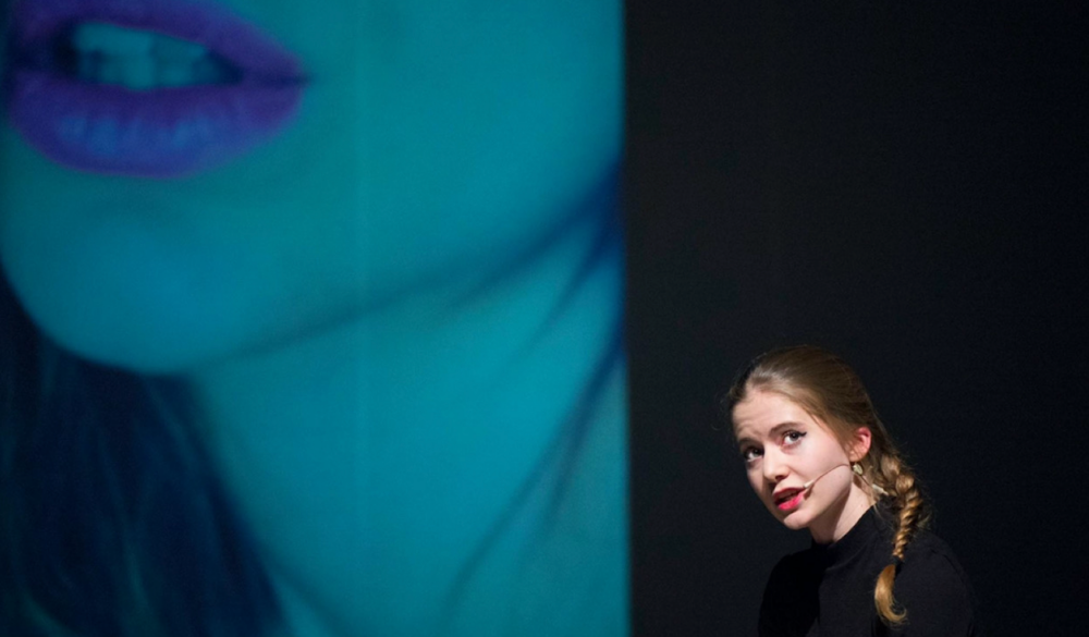 Cock, Cock… Who’s There ? de Samira Elagoz, au Théâtre de l’Odéon, Ateliers Berthier, Paris