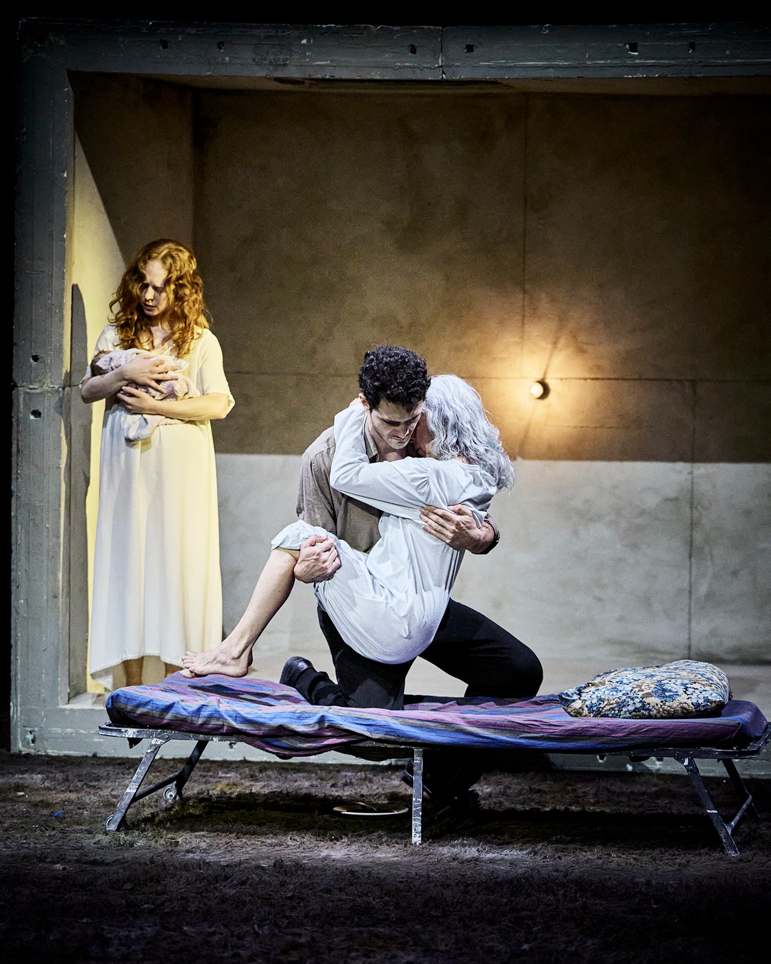 Mami, mise en scène, dramaturgie et direction de Mario Banushi, au Théâtre de l’Odéon, Ateliers Berthier, Paris