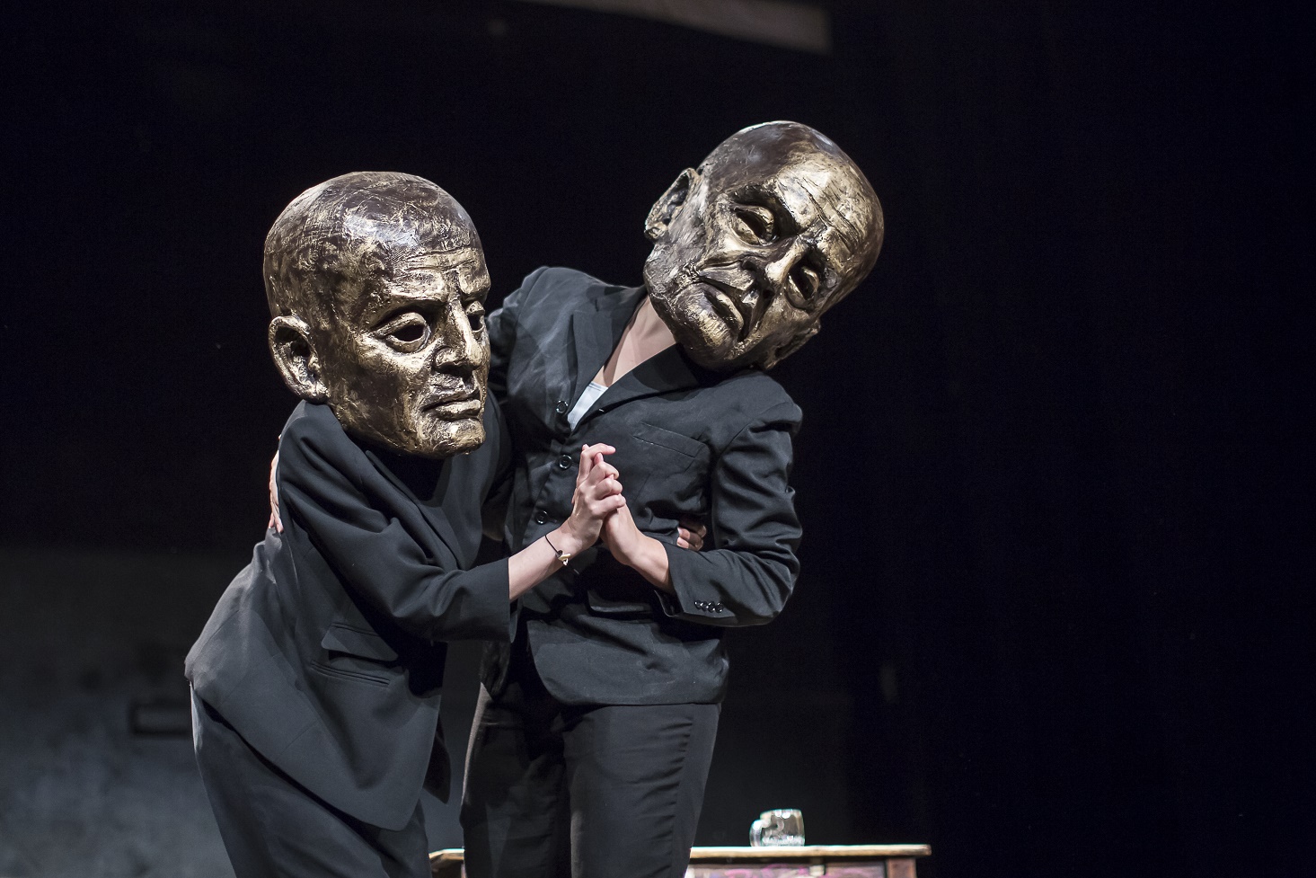 Antiwords, conception et mise en scène de Petr Boháč et Miřenka Čechová (Spitfire Compagny), au Théâtre de la Manufacture, Festival d’Avignon Off