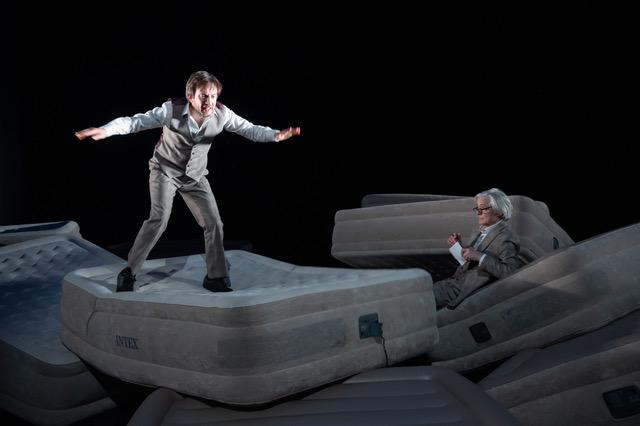 Voyage en ataxie de Gilles Ostrowsky, mise en scène de Gilles Ostrowsky et Sophie Cusset au 11. Avignon, Festival d’Avignon Off