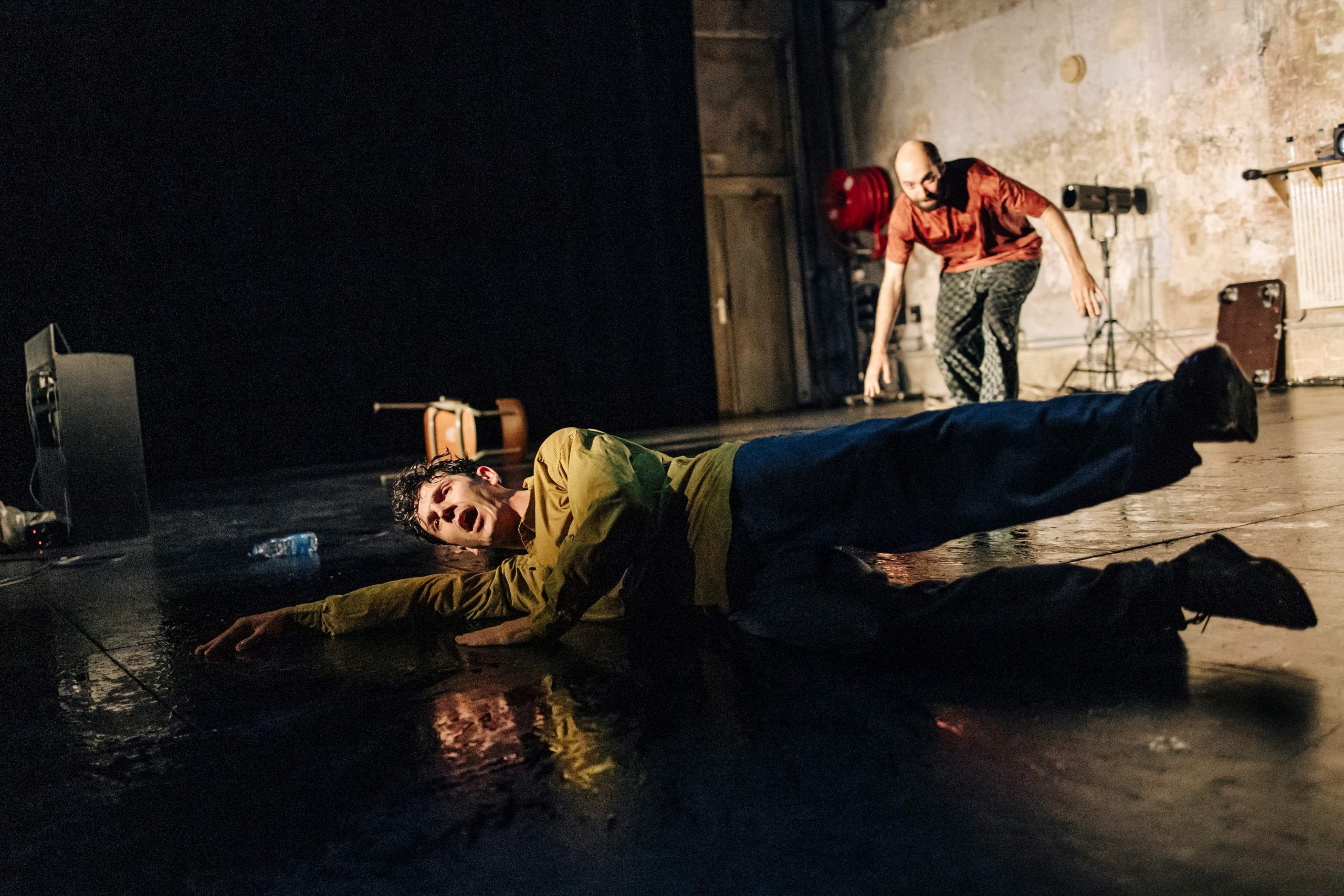 Tonight, écriture et mise en scène de Bertrand Lesca et Nasi Voutsas, au théâtre de la Manufacture, Festival d’Avignon Off