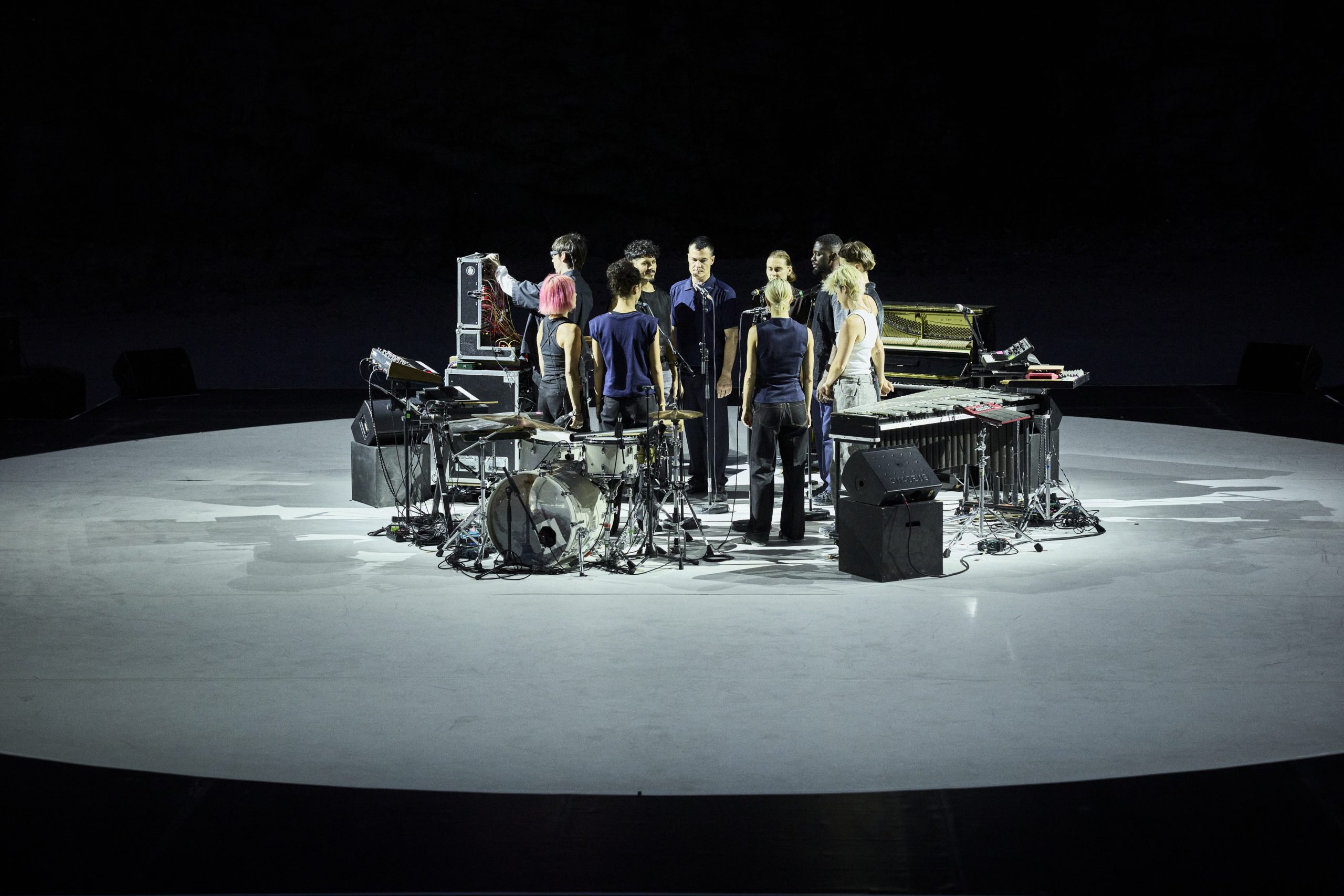 Silence de Lucie Antunes et Mathilde Monnier, à la Carrière Boulbon, festival d’Avignon In
